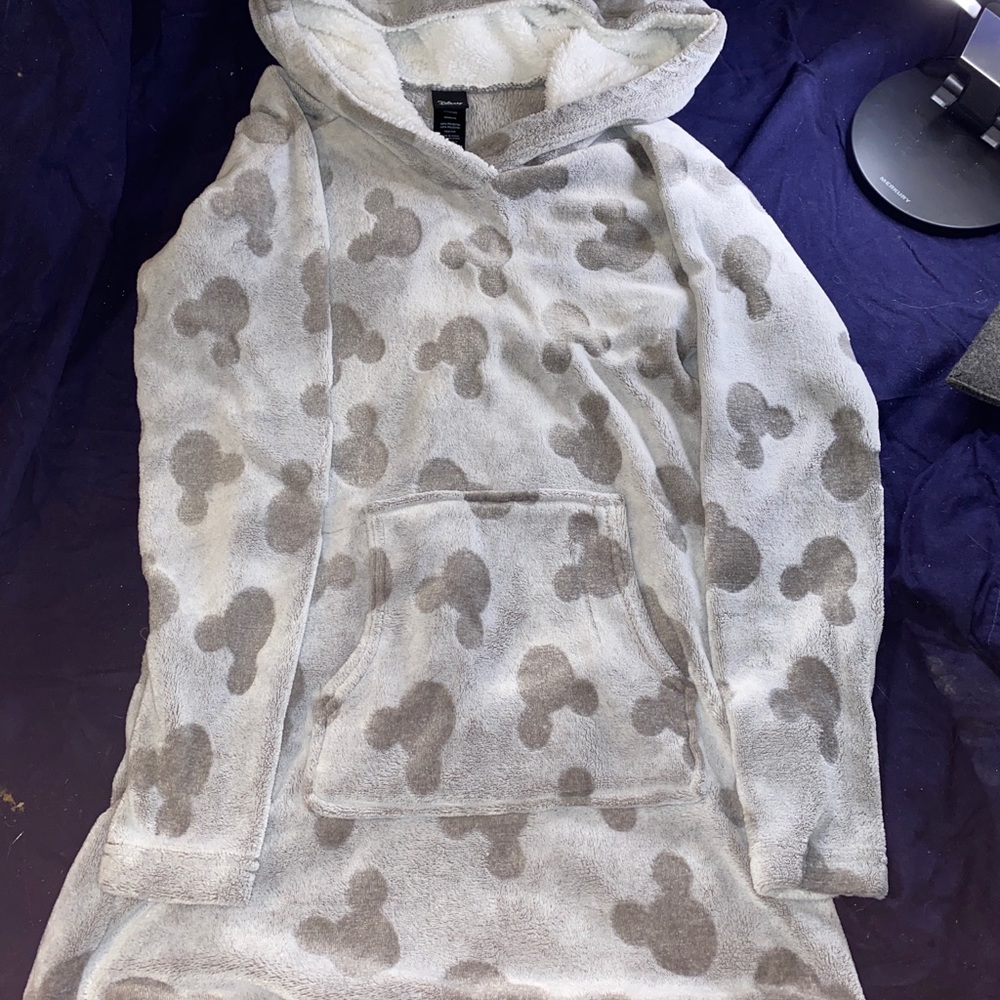Disney lounge hoodie. sz Sm